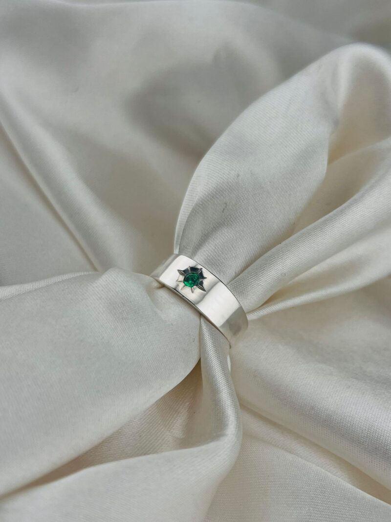 Emerald Solitaire Star-Setting Band - Image 2