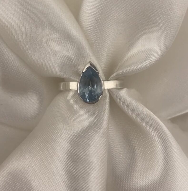 Rub-Over Fit Teardrop Ring