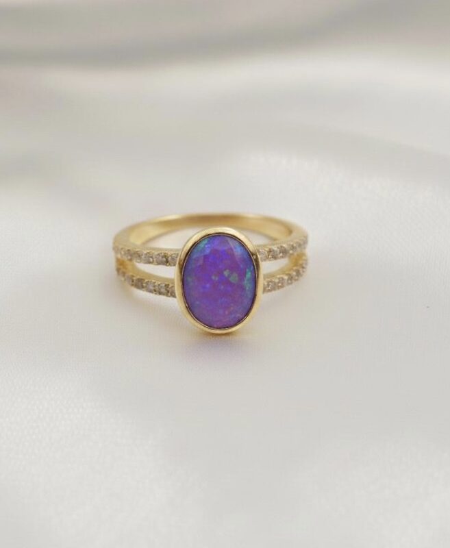 Oval Rubover Split Shank Encased Remembrance Ring